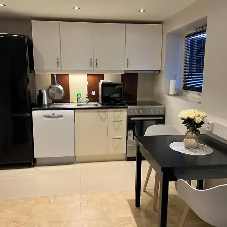 Cosy, Modern Near Apartman *